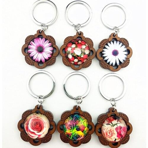 Jiangzimei 24pcs 2020 New Design Chrysanthemum, Daisy, rose Keyring flower Wood base with glass Cabochon Keychain