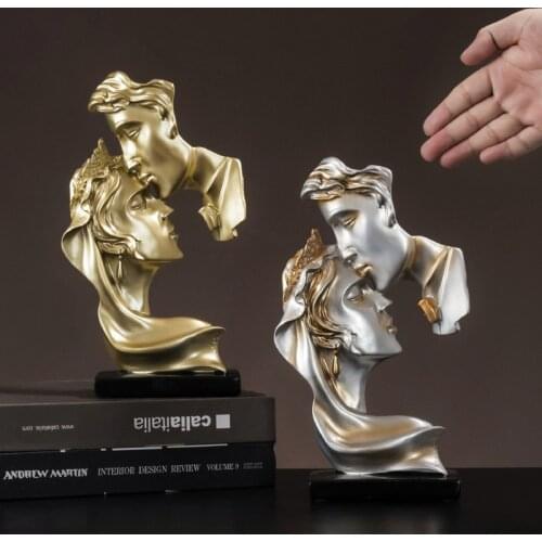 Nordic Statues and Sculptures Couple Kiss Resin Figure Ornaments Figurines Decoration for Living Room Home Decor Accessories