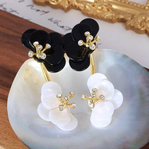 European and American elegant temperament double resin flower inlaid zircon contrast asymmetric earrings girls