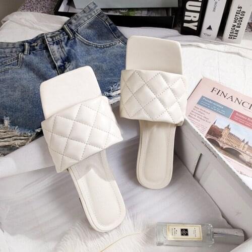 Wear one-character Lozenge slipper 2020 summer new female one-character Leisure Simple Square head flat heel sandal slipper