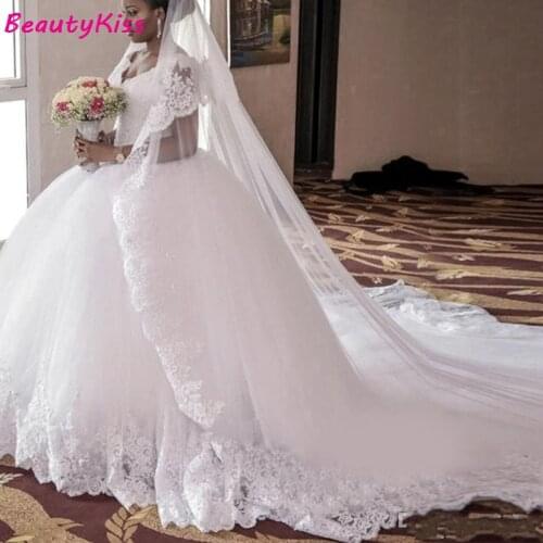 White V-Neck Ball Gown Wedding Dresses Gorgeous Cap Sleeves Lace Appliques Bridal Dress Robe De Marriage Plus Size
