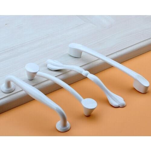 Xipeiyi Modern Simple Cabinet Door White Handle European Wardrobe Kitchen Pulls and knobs Drawer Handle Zinc Alloy 96 128MM