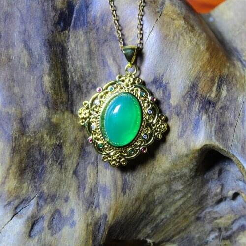 Liemjee Fashion Jewelry Green Agate Inlaid Hollow Antique Pattern Necklace For Women Feature Namour Charm Gift All Seasons