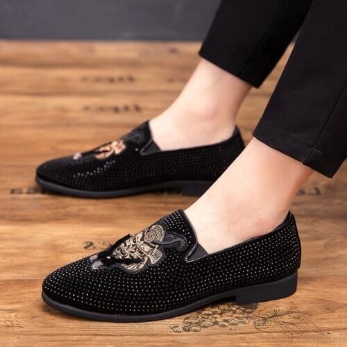 New Luxury Designer Mens Pointed Rhinestone Embroidery Dress Oxford Shoes Moccasins Wedding Prom Sapato Social Masculino