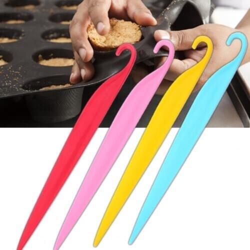 Cake Scrapers Lightweight Safe 4 Colors PP Cake Scraper Baking Tools for Kitchen
