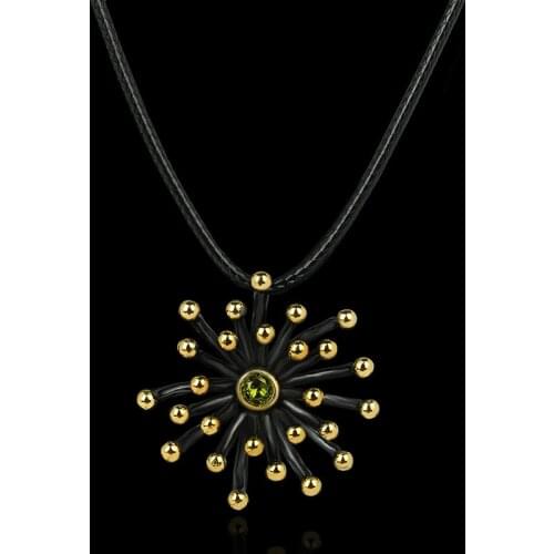 2021 New Bohemian Ethnic Style Flower Heart Pendant Black Gold Two-tone Necklace Womens Clavicle Chain Party Sweater Chain
