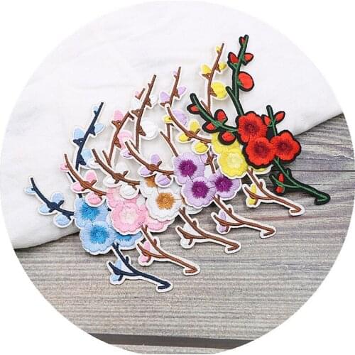 50pcs/lot Plum Blossom Embroidery Patches Letters Clothing Decoration Accessories Diy Iron Heat Transfer Applique Clothes