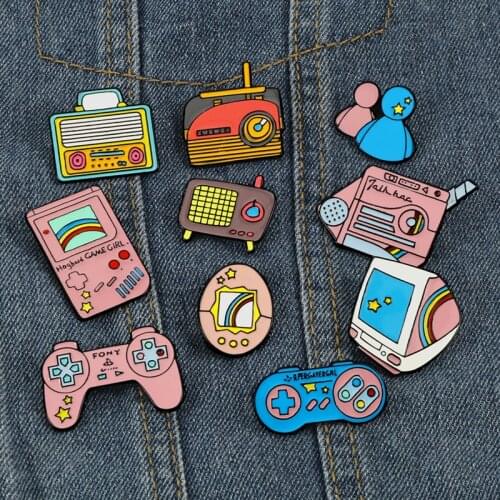 Vintage Radio Computer Machines Brooches Cartoon Cute Pink Game Machine Art Pins Fashion Gift For Girl Lapel Denim Jewelry Badge