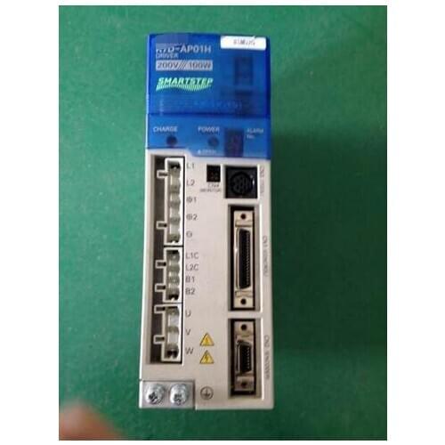 Servo drive R7D-AP01H , used one ,90% appearance new ,3 months warranty , in stock
