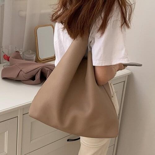 Simple Solid Magnetic Buckle Shoulder Bag Women Soft-Faced Portable High Capacity Shoulder Bag Woman Fashion Retro PU Tote Bags