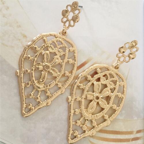 Bohemia Gold Color Plating Small Flower Filligree on Leaf Drop Earrings For Women Girl Casual Sculpture Unique Elegant Jewelry