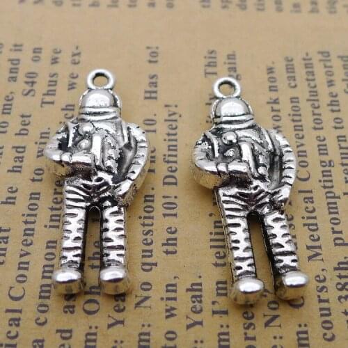 5pcs/Lot 13x30mm Antique Silver Color 3D Astronaut Charms Pendant For Jewelry Making DIY Jewelry Findings