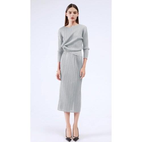 HOT SELLING Miyake fold fashion word three quarter v-neck T-shirts + solid long skirt two-piece suit IN STOCK