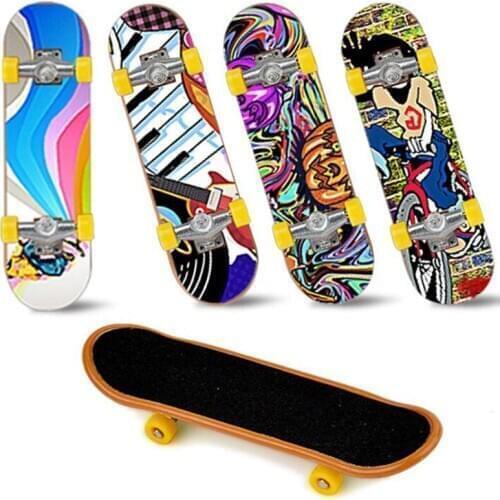 1PC Cute Kids Children Mini Fingerboard Skate Boarding Toys Children Gifts Party Favor Toy Random Sent New