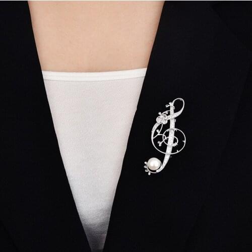 Elegant Retro Freshwater Pearl Brooch Pin Collar Pin Clothing Accessories High-End WomenS Suit Musical Note Brooch