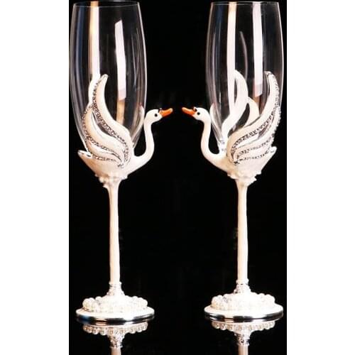 1 PAIR OF CHAMPAGNE GLASSES WHITE ENAMEL PEARL RHINESTONES WEDDING PARTY MUGS FASHIONABLE HOLIDAY GIFTS SWAN COUPLE PAIR CUP