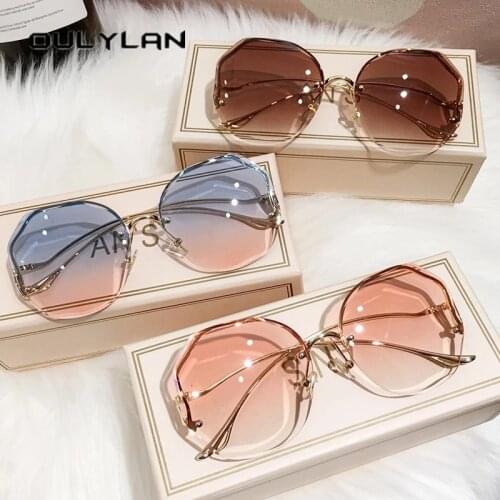 2021 Fashion Gray Gradient Sunglasses Women Ocean Water Cut Trimmed Lens Metal metal diamond Temples Sun Glasses Female UV400