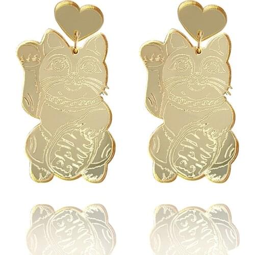 The new 2021 golden fortune cat dangling earrings are designed for womens fashion
