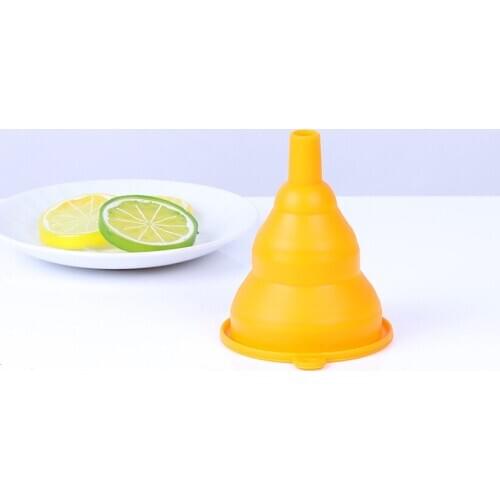 1pcs Mini Liquid Dispensing Collapsible Style Funnel Folding Portable Funnels Kitchen Tool Food-grade Silicone Foldable Funnel