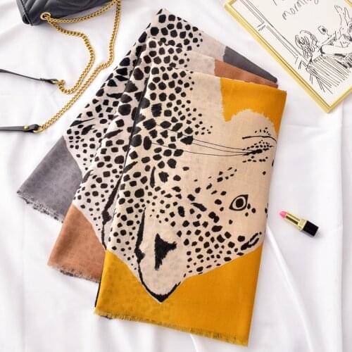 Cotton And Linen scarf Leopard printed Shawl fashion summer Wrap Designer scarves female beach stoles bandana W109