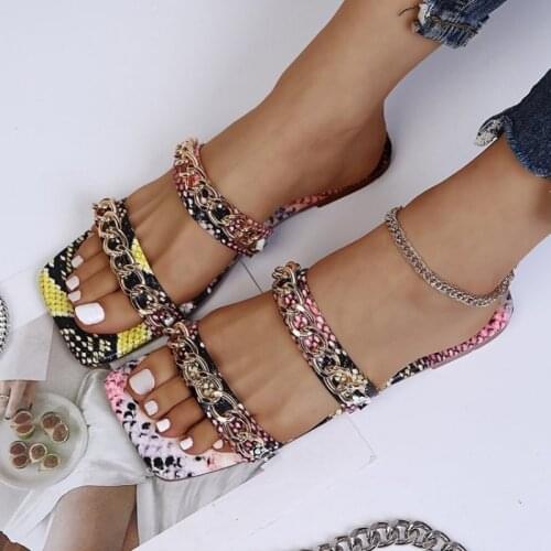Womens Shoes Classic Snake Pattern Metal Chain Decoration Slippers Open Toe Flat Heel Outdoor PU Leathear Sandals Mixed Color