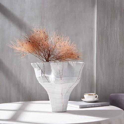 Minimalist Shaped Twisted Designer Model Living Room Coffee Table Table Setting Ceramic Vase 299 Impulse