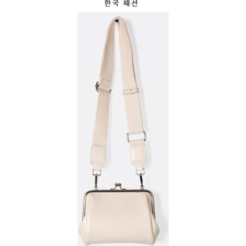 2021 New Korean Fashion Casual One Shoulder Messenger Bag Versatile Simple Retro Clip Bag Ins Womens Bag