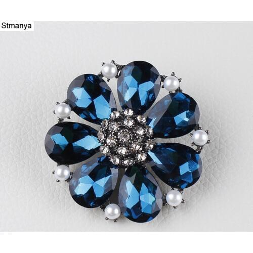 Korean version of high - grade crystal Bauhinia brooch fashion wild cardigan shirt wedding accessories gifts H1013