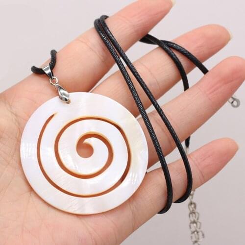 1PC Charm Fashion Natural Shell Alloy Pendant Hollow Round Necklace Charms for Elegant Women Love Romantic Couple Banquet Gift
