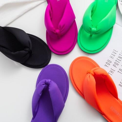 2017, the new clip-on wedges and cold slippers are waterproof platform, the fashion trend anti-skid flip-flops 11 cm high heel