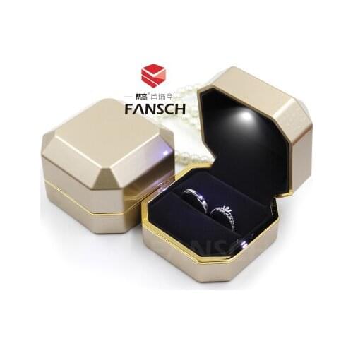 High Quanlity Square Wood Box With Light Fashion Romantic Jewelry Wooden Ring Boxes Coffee Color Gift Box A012