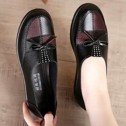 Akexiya New Cheap Shoes Women Leather Flats Female Spring 2021 Classic Womens Loafers Casual Leather Shoes Mom Single shoes