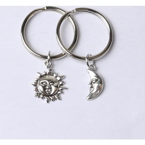 2pcs (1 pair) Sun and Moon Keychain souvenir Couple Keychain Hoops, Hoop Key Ring Creative charm Handmade Man Or Womens Gift
