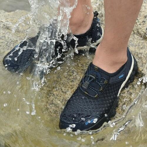 Summer Mens Outdoor Wading Shoes Hiking Casual Shoes Fashion Trend Breathable Mesh Hollow Soft Sole Mens Shoes