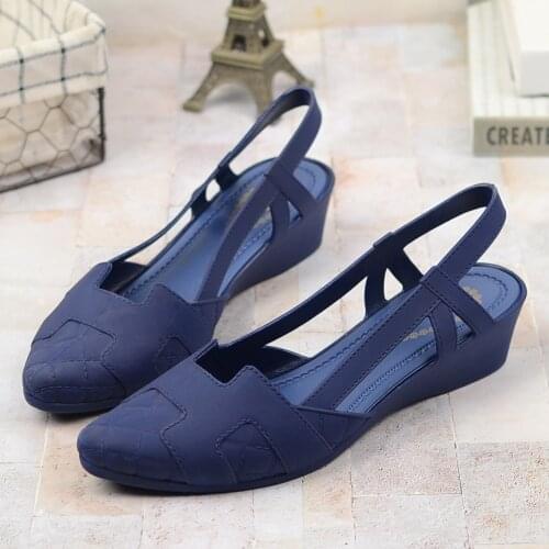 Summer shallow mouth wedge womens sandals waterproof mid heel comfortable pointed hollow out plastic female jelly sandals
