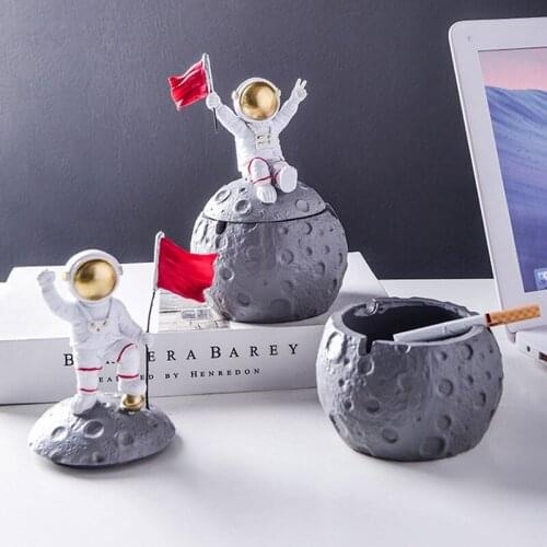 HomeDecoration Creative Nordic Astronaut Ashtray Home Living Room Decoration Astronaut Resin Ornaments Personalized Ashtray Gift