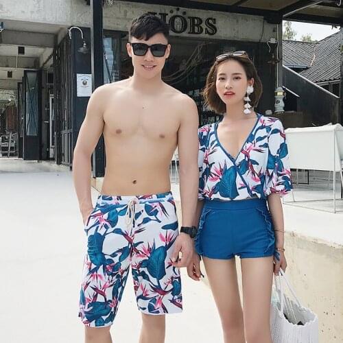 2021 Summer New Couple Swimsuit Floral Print Short Sleeve Swimwear Women 3 Piece Set Hot Spring Beach Wear Men Swimming Trunks