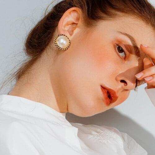 Exknl Imitation Pearl Retro Elegant Irregular Round Hollow Vintage Stud Earrings for Women Party Autumn Summer Fashion Jewelry