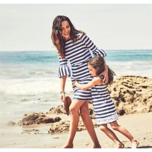 Mother Daughter Dresses Summer Family Matching Outfits Mom Flare Sleeve Stripe Lace Dress Daughter Sleeveless Beach Clothes E12