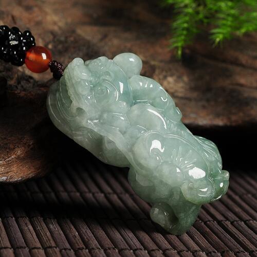 Natural A cargo light green jadeite pendants genuine Myanmar jade pendant men and women models jade necklace
