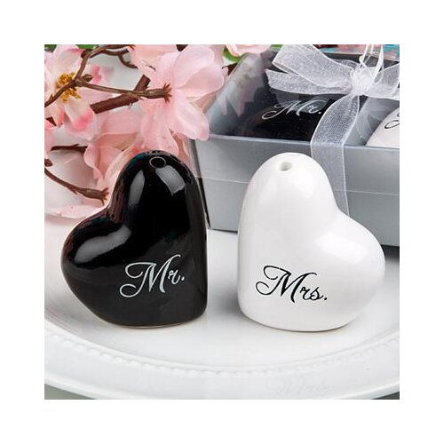 Heart shaped Wedding Favor Gifts Heart shaped "Mr.& Ms." Salt Pepper Shaker 2pcs=1set