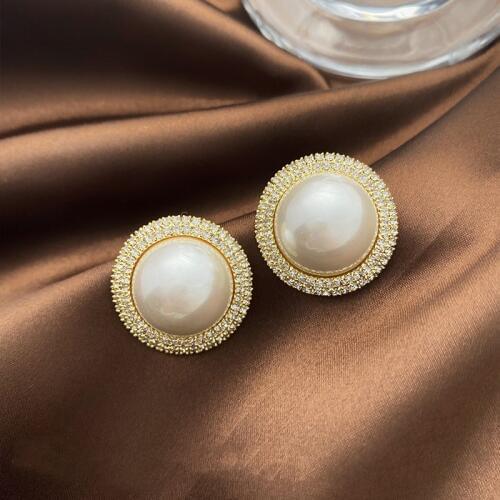 Korean new design fashion jewelry simple and elegant white pearl earrings Creativity crystal wedding party earrings for women