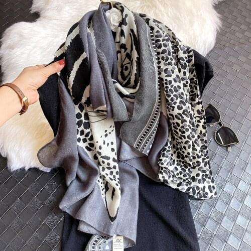 2020 New Limited Women Hijab Winter Cotton Feel Leopard Scarf Foulard Femme Scarves Beach Shawl Bandana Pashmina Poncho