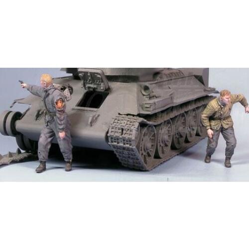 1/35 Resin Model Building Kit Figure Injured soldier (no tank)