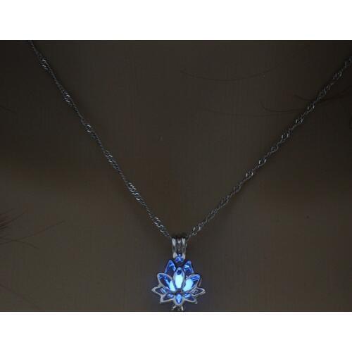 2.2*1.5cm Luminous Glow In The Dark lotus Flower Shaped Pendant Necklace For Women Jewelry