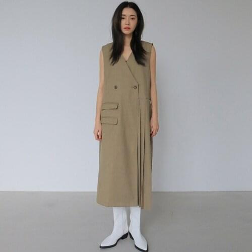 Korean chic minority temperament V-neck cross two button loose side pleated sleeveless dress 210405