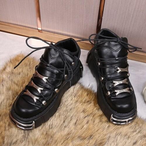 2021 new Small white shoes womens platform muffins high tops hot girls punk leather fried streets sports and leisure shoes