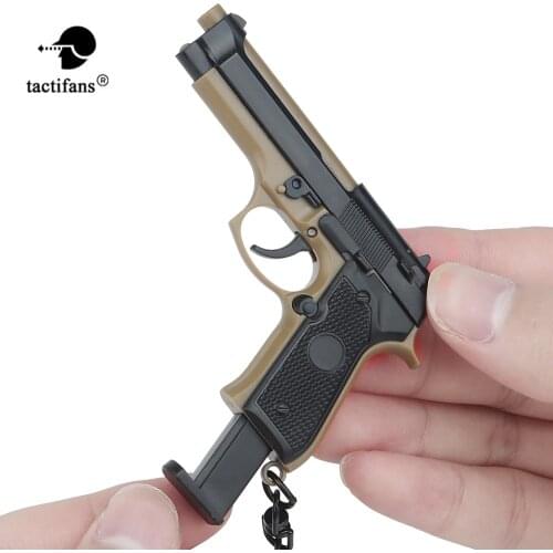 M92 Model Keychain 1:4 Pistol Shape Decorative Chain Birthday Gift Pendant Holder Movable Lever Toy Outdoor Hunting Accessories