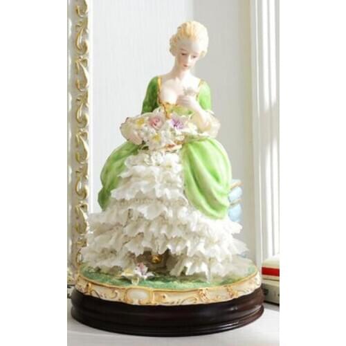 European-style living room home decoration Figure Arrangement of Western Craft Ceramics Wedding gifts creative luxury high-end