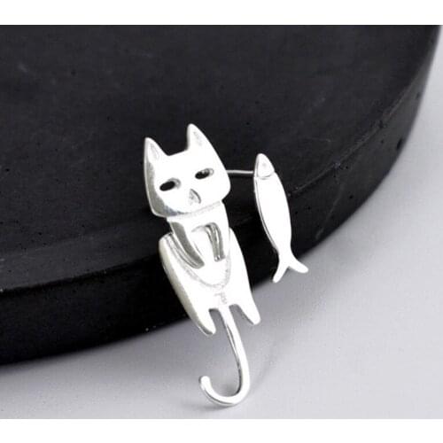 Simple and creative cute fish cat earrings female students Korean version design asymmetrical cat earrings jewelry earrings